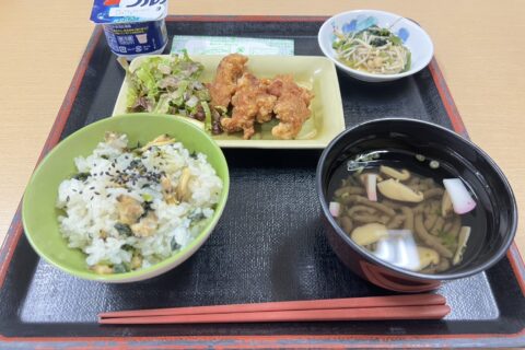 春の味覚「菜の花とあさりの炊き込みご飯」