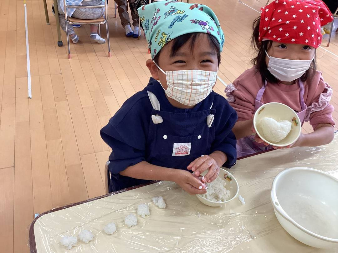 苗植え⇒稲刈り⇒刈った米でおにぎり🍙作り