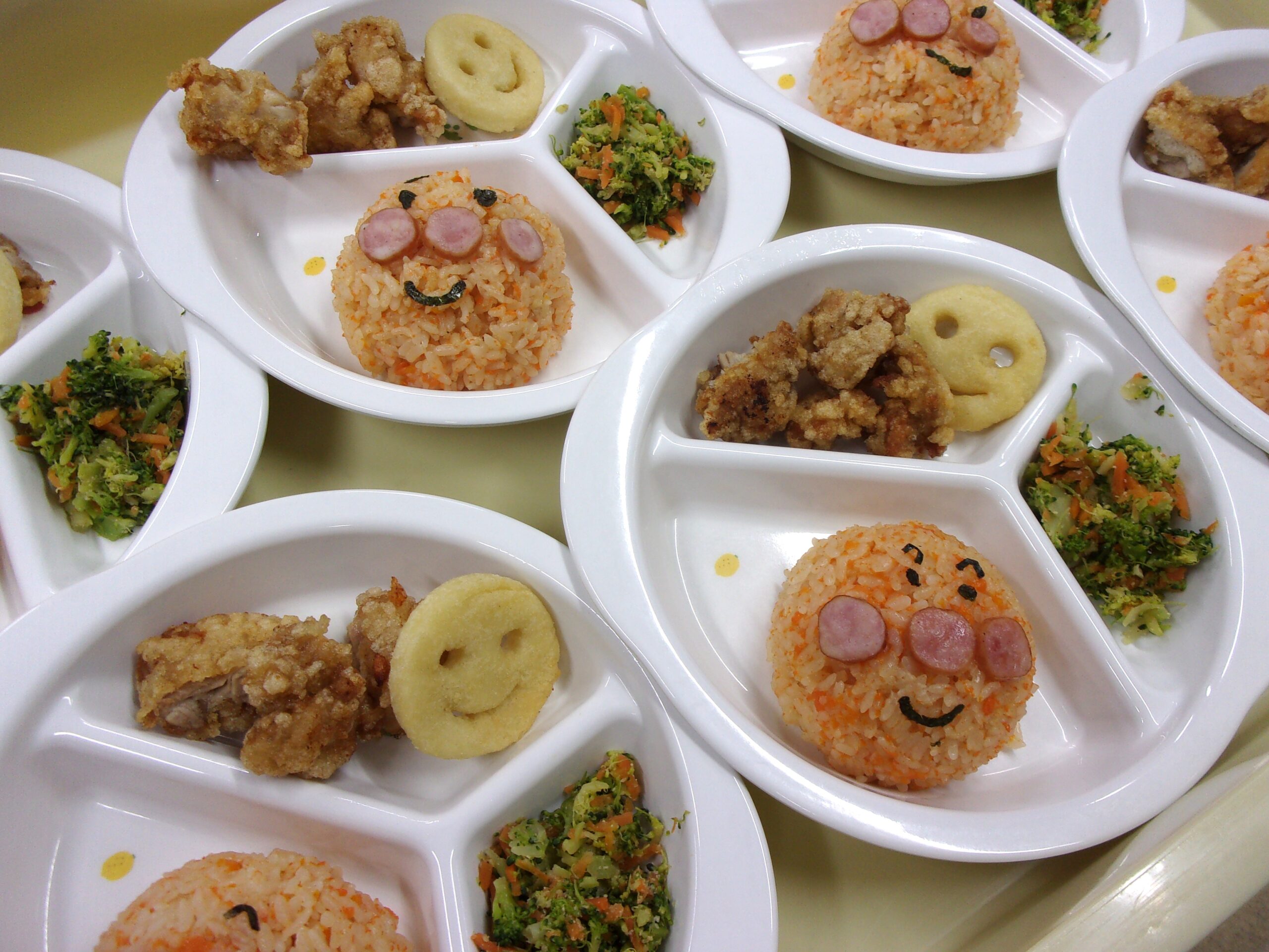 1月の行事食と誕生日会(給食室) 1月の行事食と誕生日会(給食室)