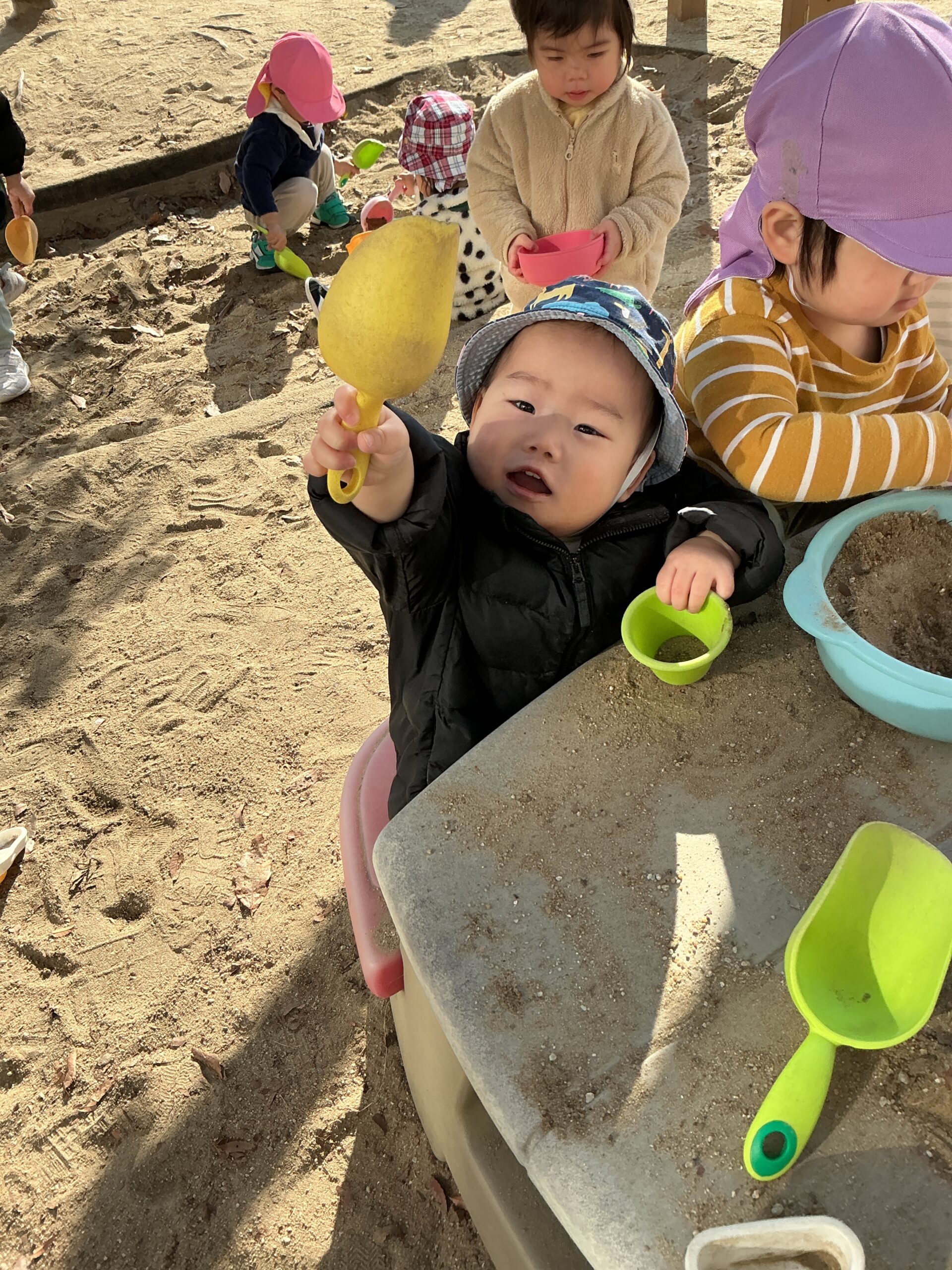 0歳児ひよこ組さんのかわいい様子です😍