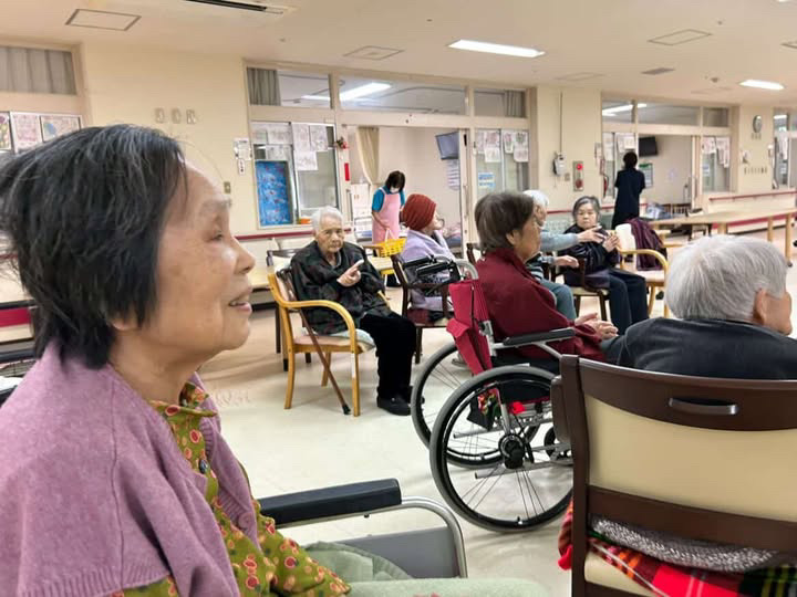 お昼のカラオケタイム♪