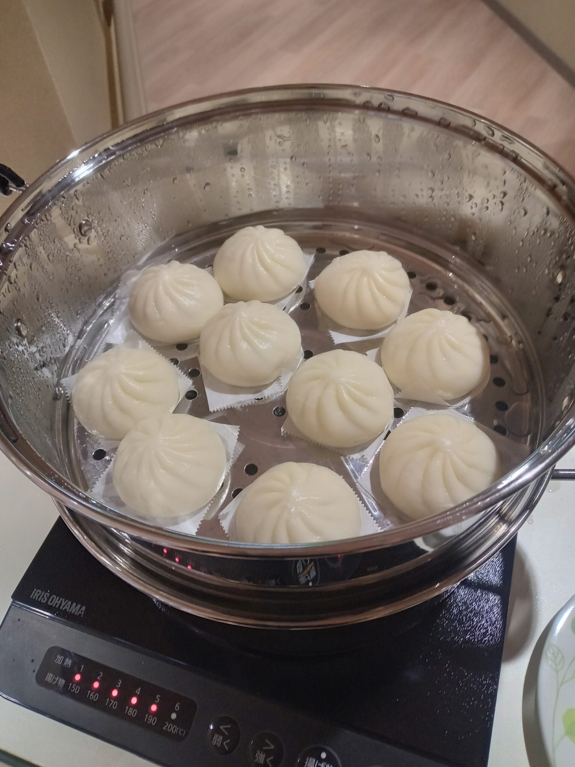 アツアツ・ホカホカの肉まんを食べようの会