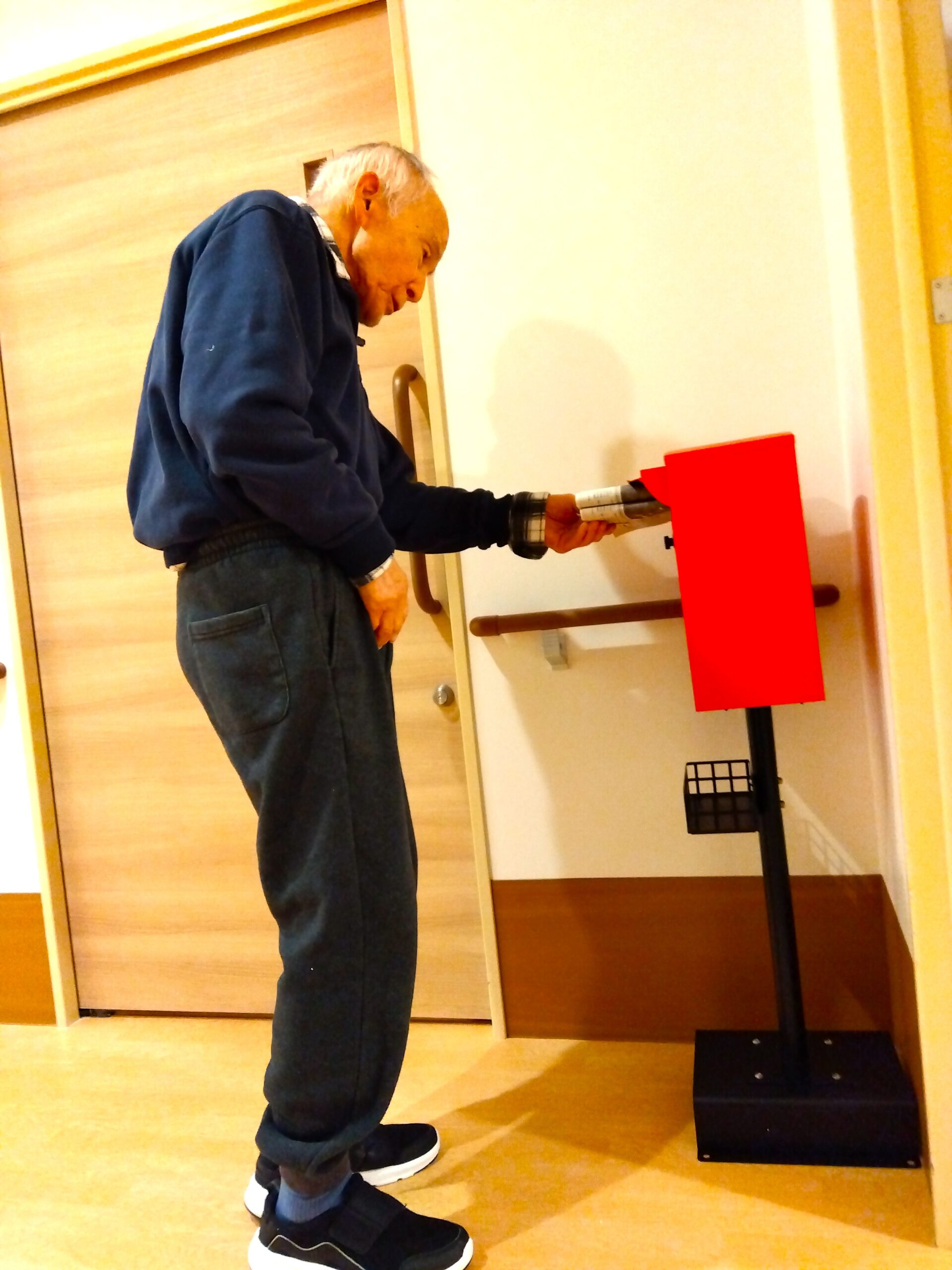 郵便ポストと、朝の新聞タイム📮