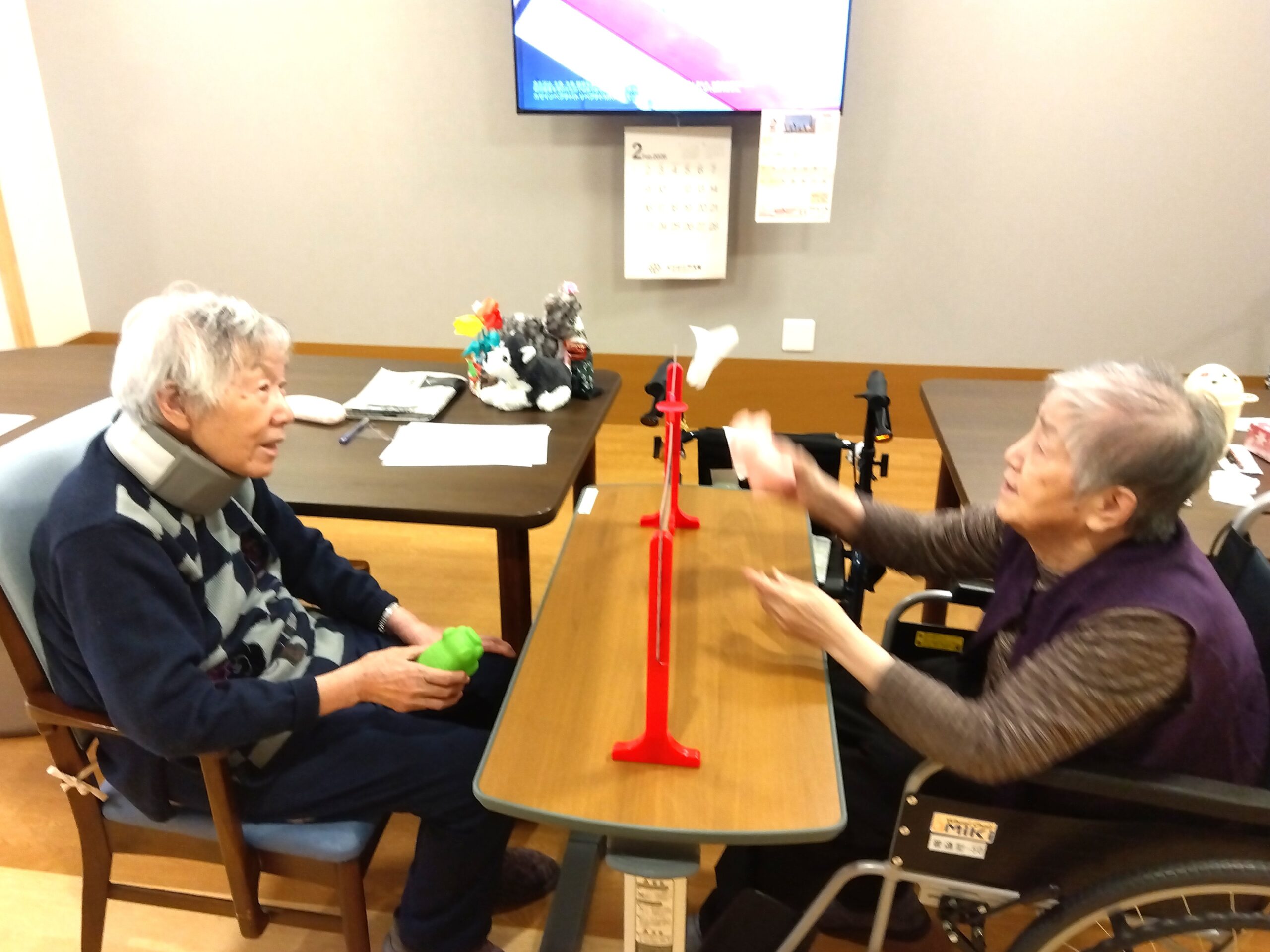 風船ラケットゲームで楽しいひととき