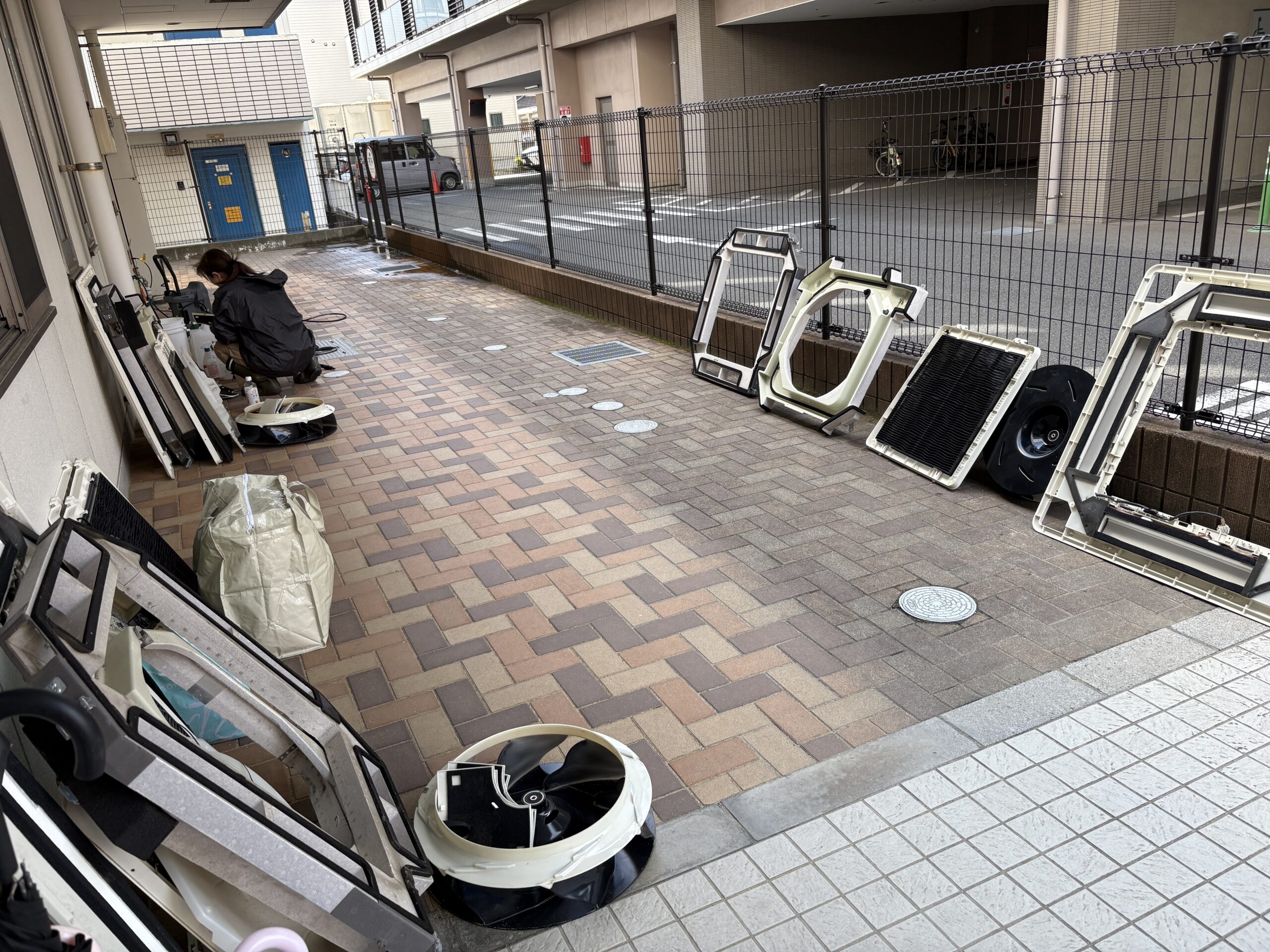 園内清掃、ミストシャワーの取替～✨✨