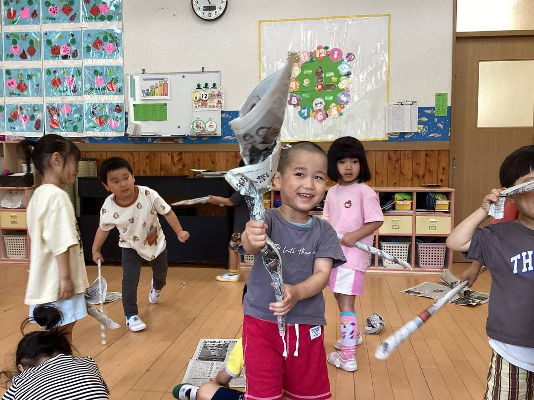 新聞紙あそび楽しいな♪~4歳児~ 新聞紙あそび楽しいな♪~4歳児~
