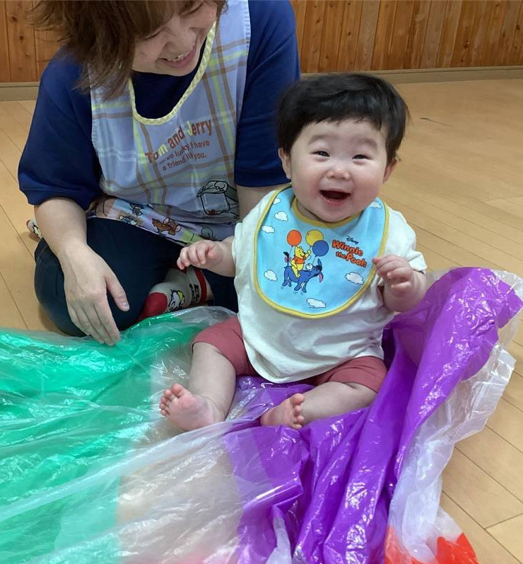 ビニール遊び❤～０歳児～