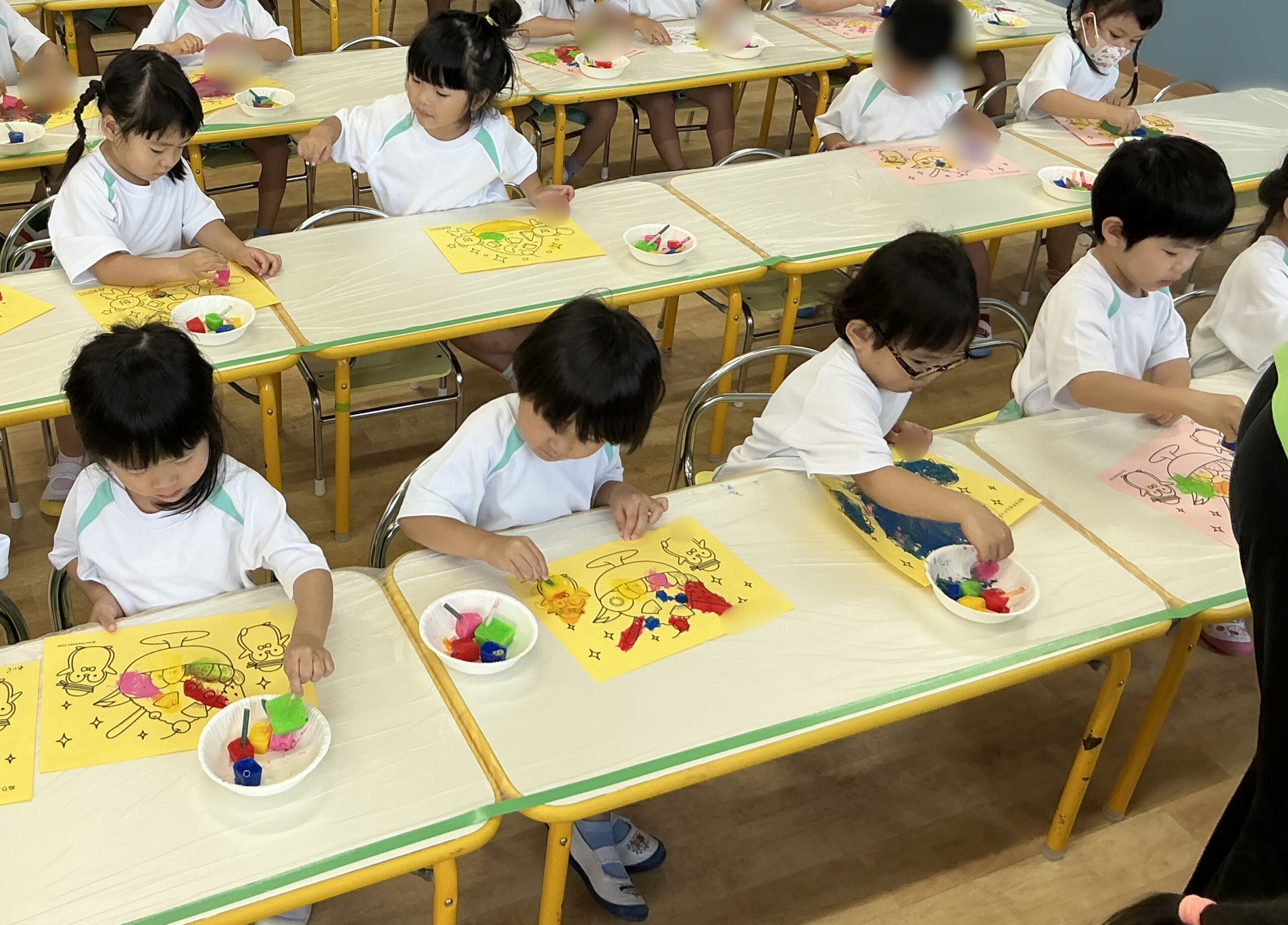 氷でクレヨンで遊びました！(3歳児　そら組)