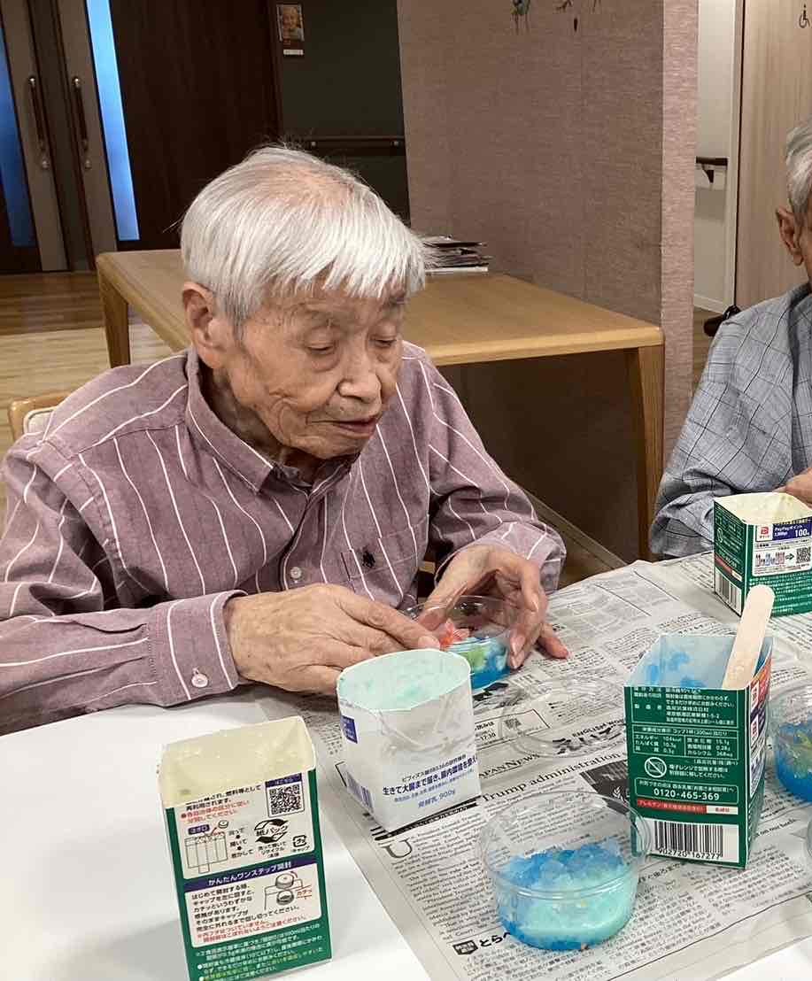 夏祭りの金魚でアロマジェルポット作り